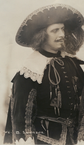 http://www.poeter.se/media/img/user/gallery/1240405651_exhibition.jpg